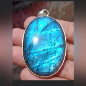 Brand new solid 925 sterling silver handmade labradorite pendant.